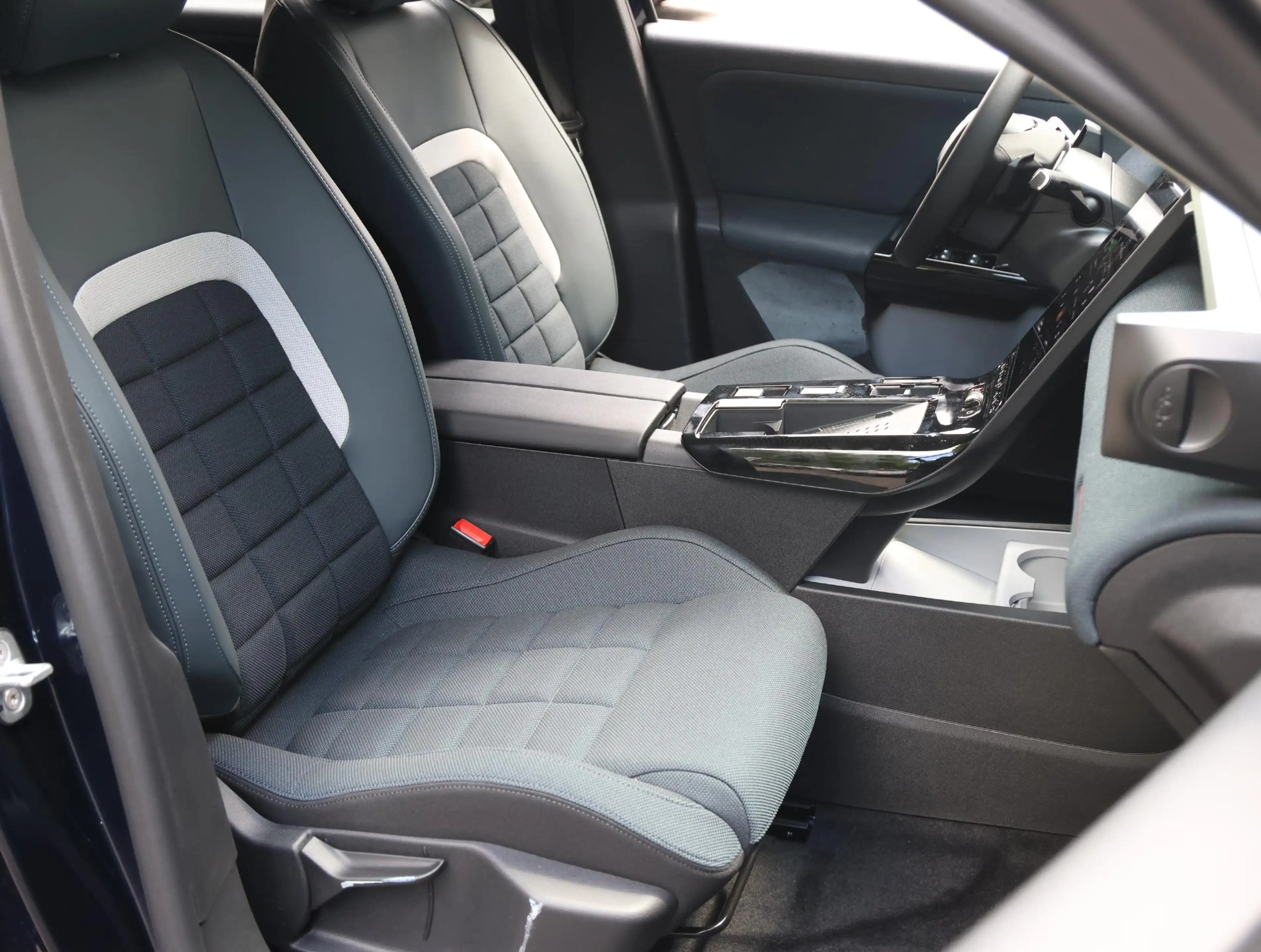 Citroen C5 Aircross Plus Comfort Range 74 kWh | Accutest 98% | Head-up — photo 9
