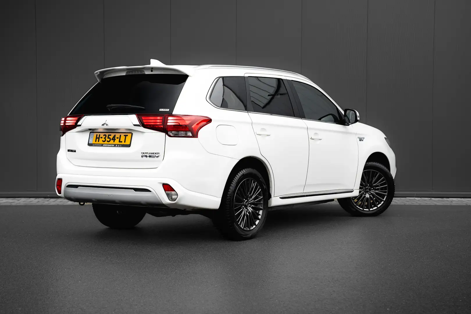 Mitsubishi Outlander 2.4 PHEV Pure+ Carplay | Achteruitrijcamera | Keyl Weiß - 2