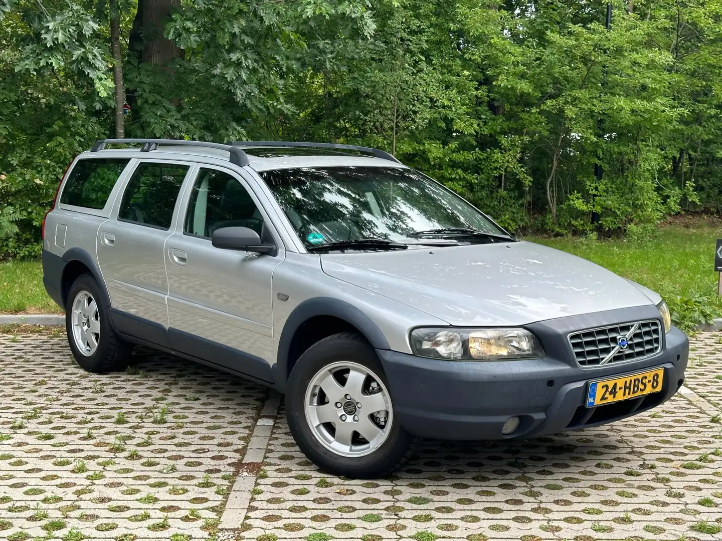 Volvo XC70 2.5 T Geartronic Comfort Line Grijs - 1