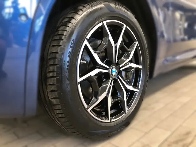 BMW X3 view 3
