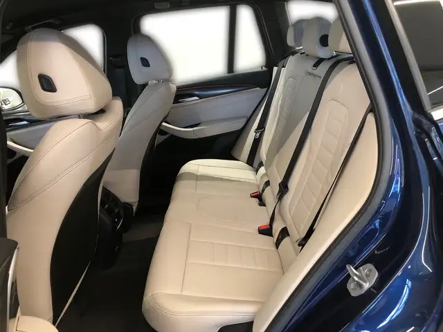BMW X3 view 7