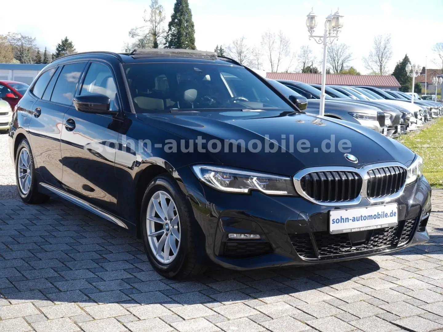 BMW 320 i Touring M-Sport Panoma/Laser/HUD/Navi/Leder Black - 2