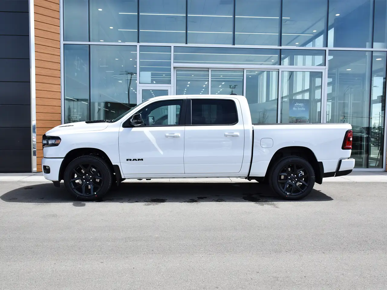 RAM 1500 снимка RAM 1500