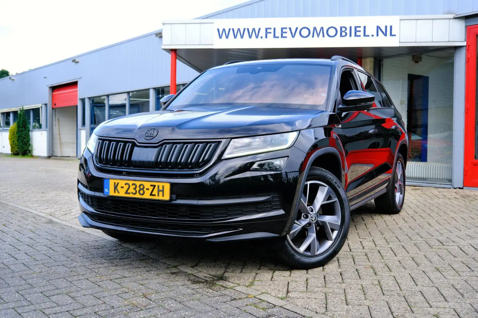 Skoda Kodiaq 1.5 TSI 150pk Sportline Business Aut. Pano|Leder-A Zwart - 1