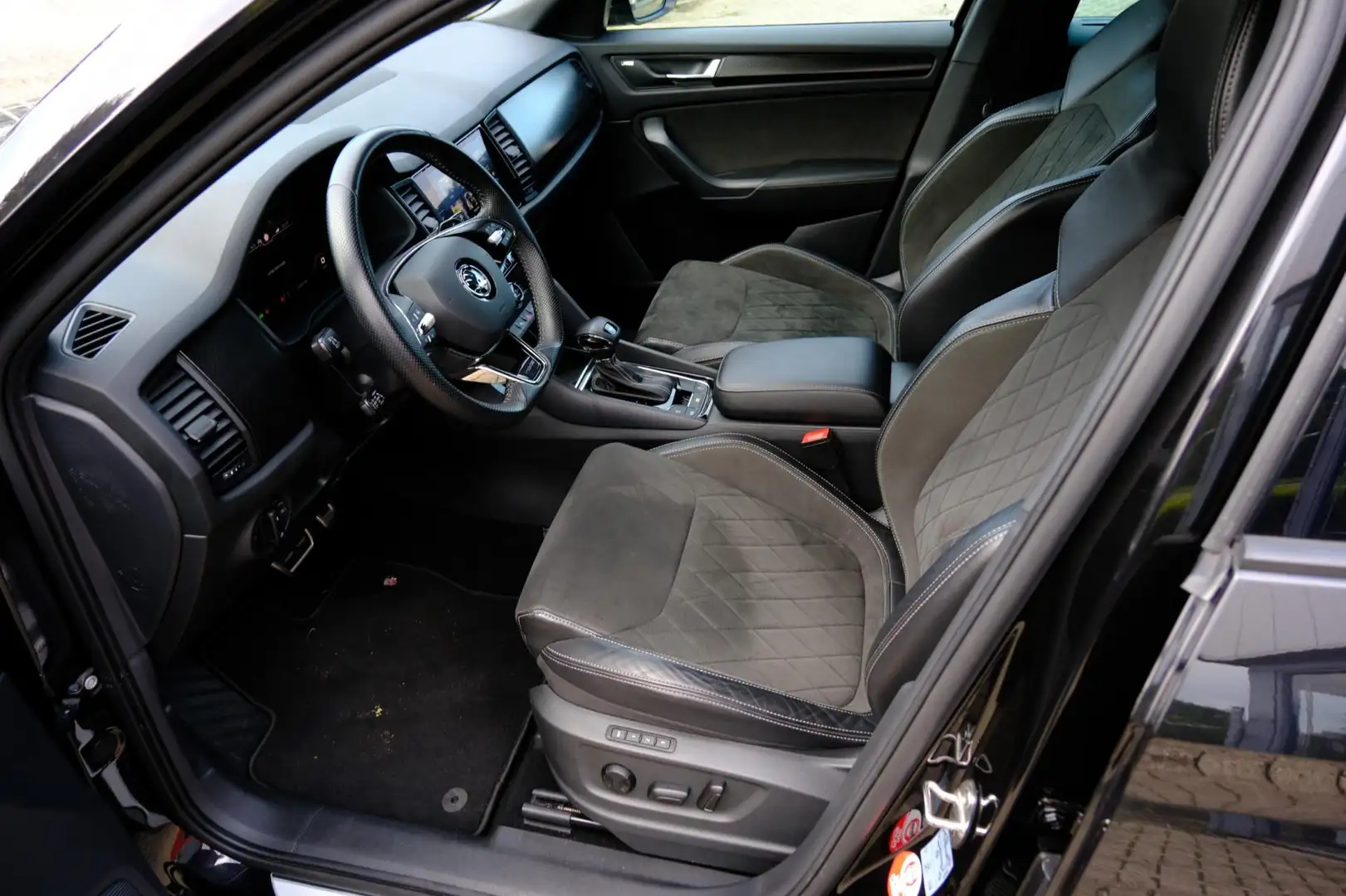 Skoda Kodiaq 1.5 TSI 150pk Sportline Business Aut. Pano|Leder-A Zwart - 2