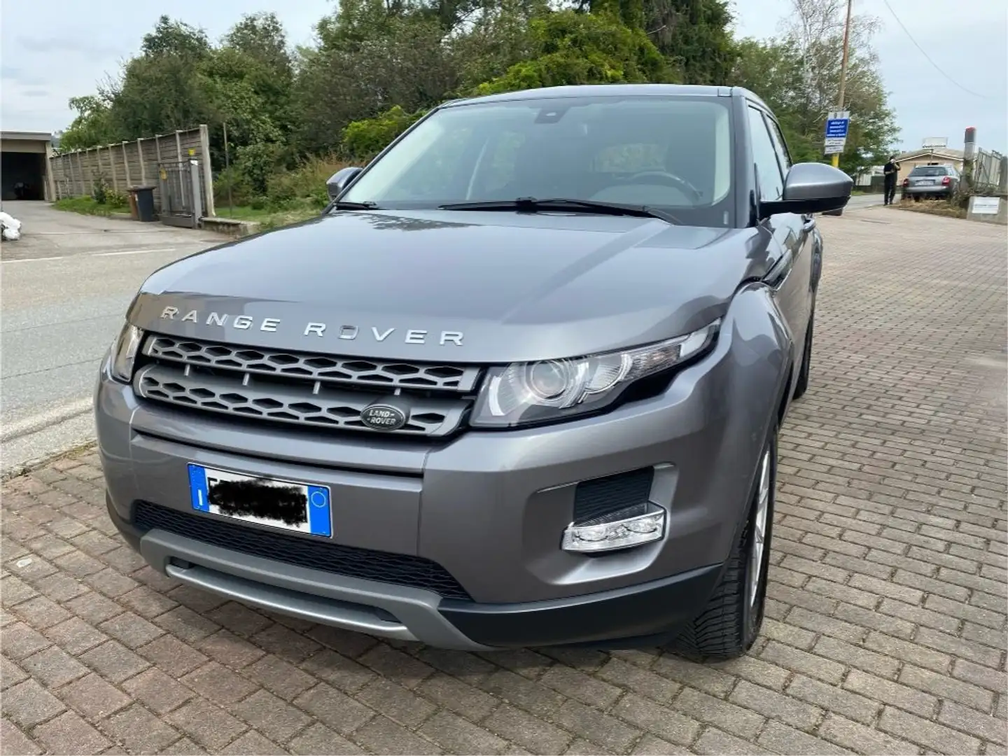 Land Rover Range Rover Evoque 2.2 Sd4 5p. Pure MOTORE FORD Gris - 2