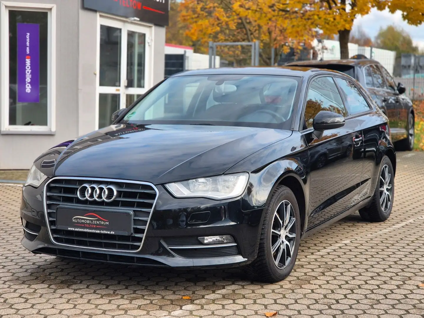 Audi A3 1.4 TFSI Attraction 1.Hand Klimaautomatik Schwarz - 1