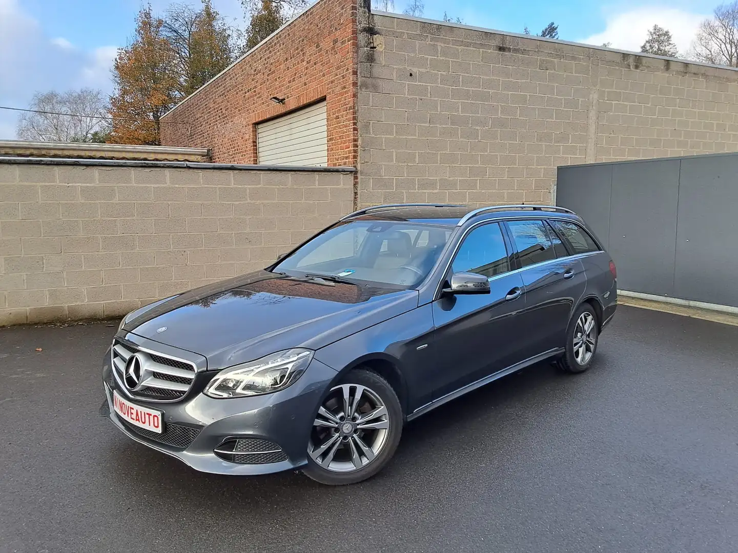 Mercedes-Benz E 200 E 200 BlueTEC Edition AUTOMAAT NAVI BLUET TREKHAAK Gris - 2