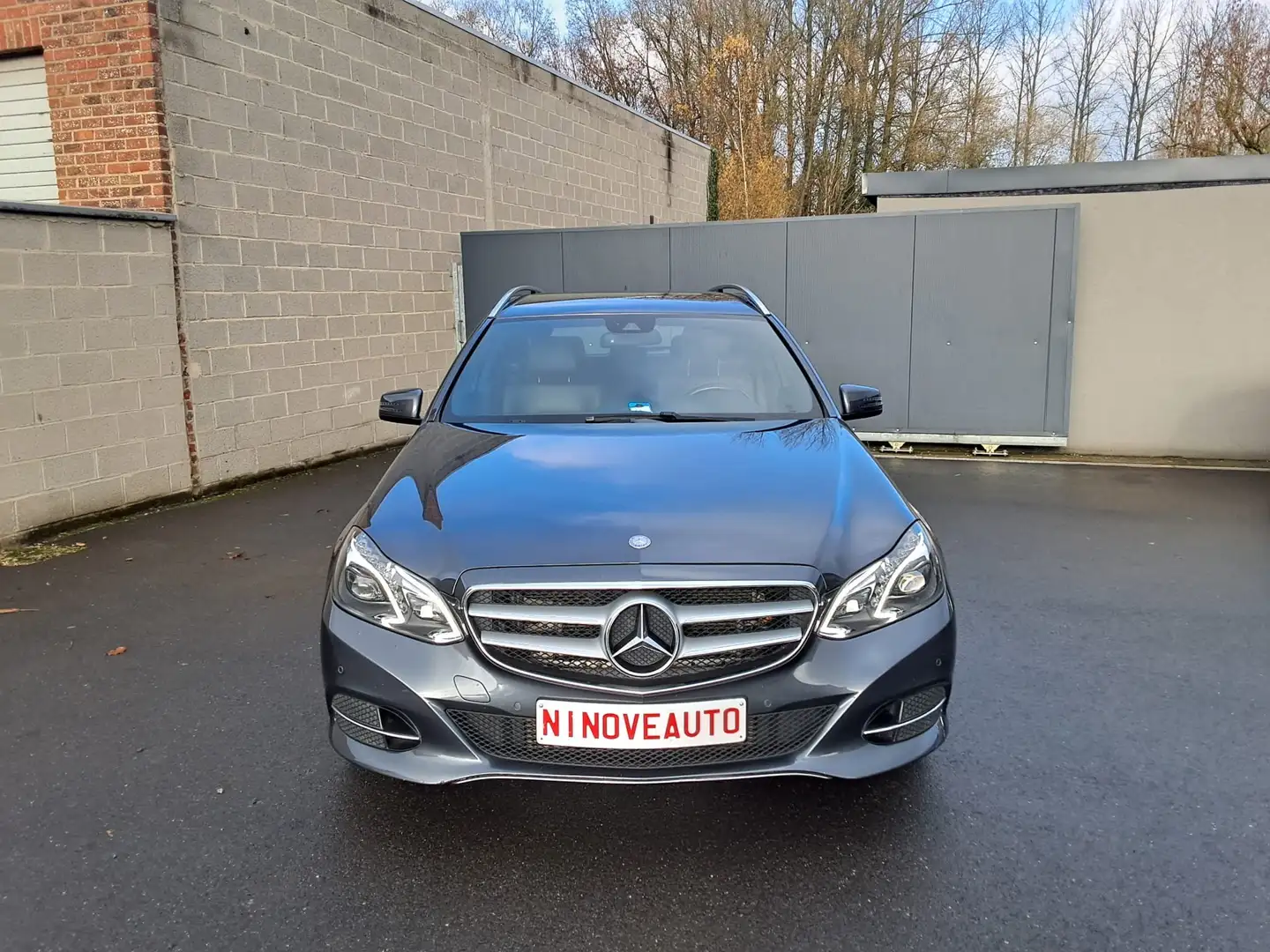 Mercedes-Benz E 200 E 200 BlueTEC Edition AUTOMAAT NAVI BLUET TREKHAAK Gris - 1