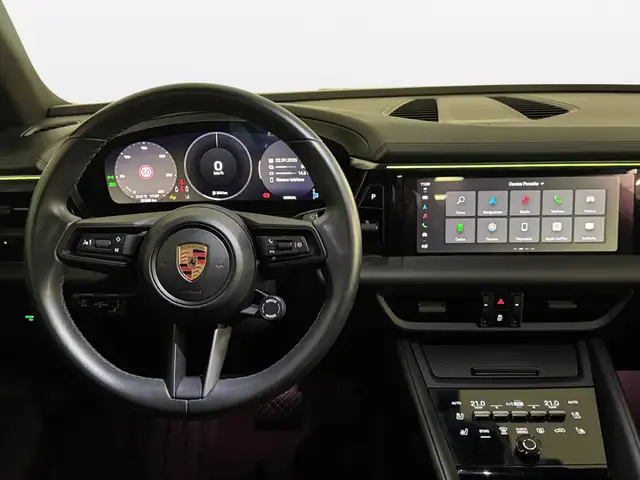 Porsche Macan view 12