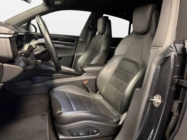 Porsche Macan view 14