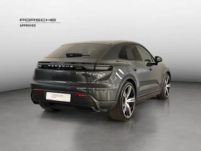 Porsche Macan view 5