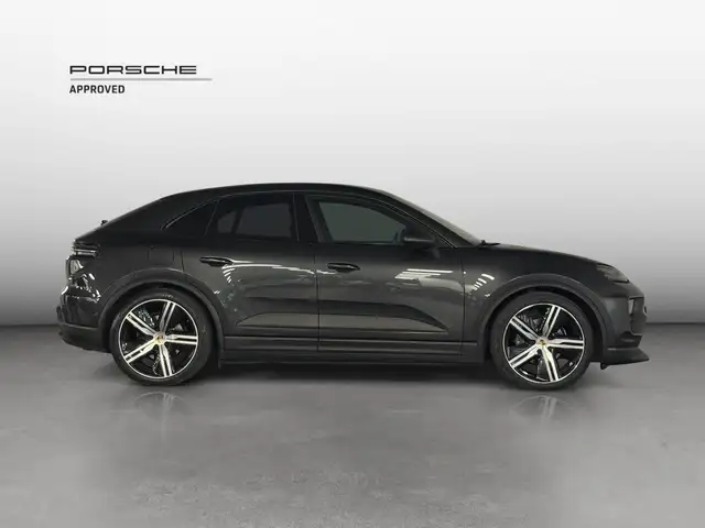 Porsche Macan view 6