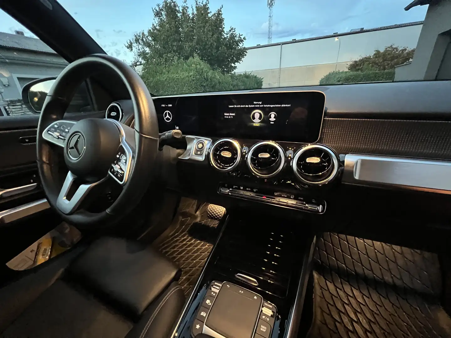 Mercedes-Benz GLB 200 Aut. - 2