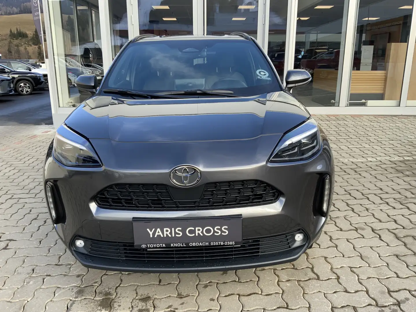 Toyota Yaris Cross Hybrid FWD Active Drive Safetypaket kostenlos Grau - 2