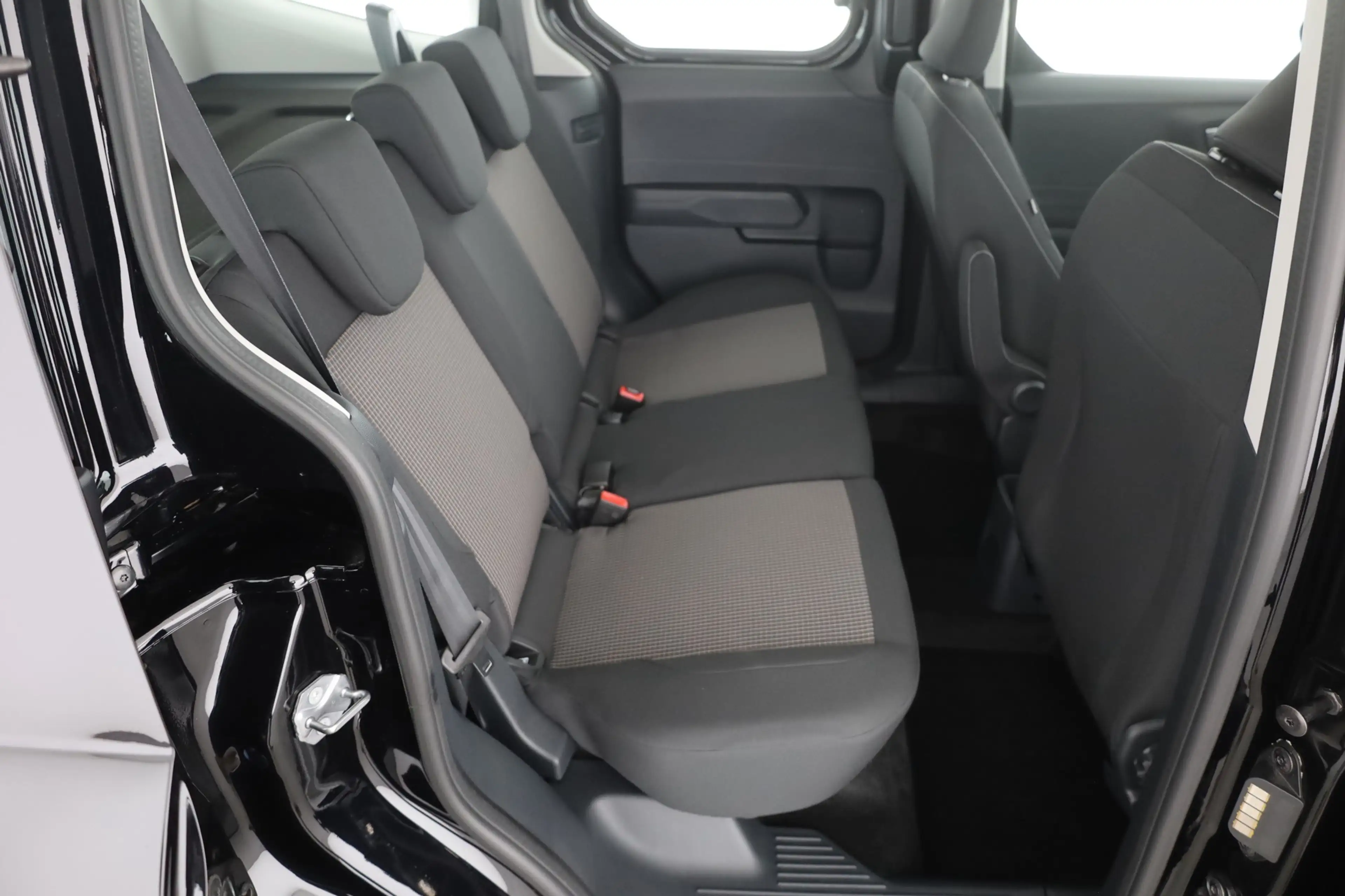 Ford Tourneo Courier Trend 1.0 EB Sitzheizung  Tempomat — photo 24