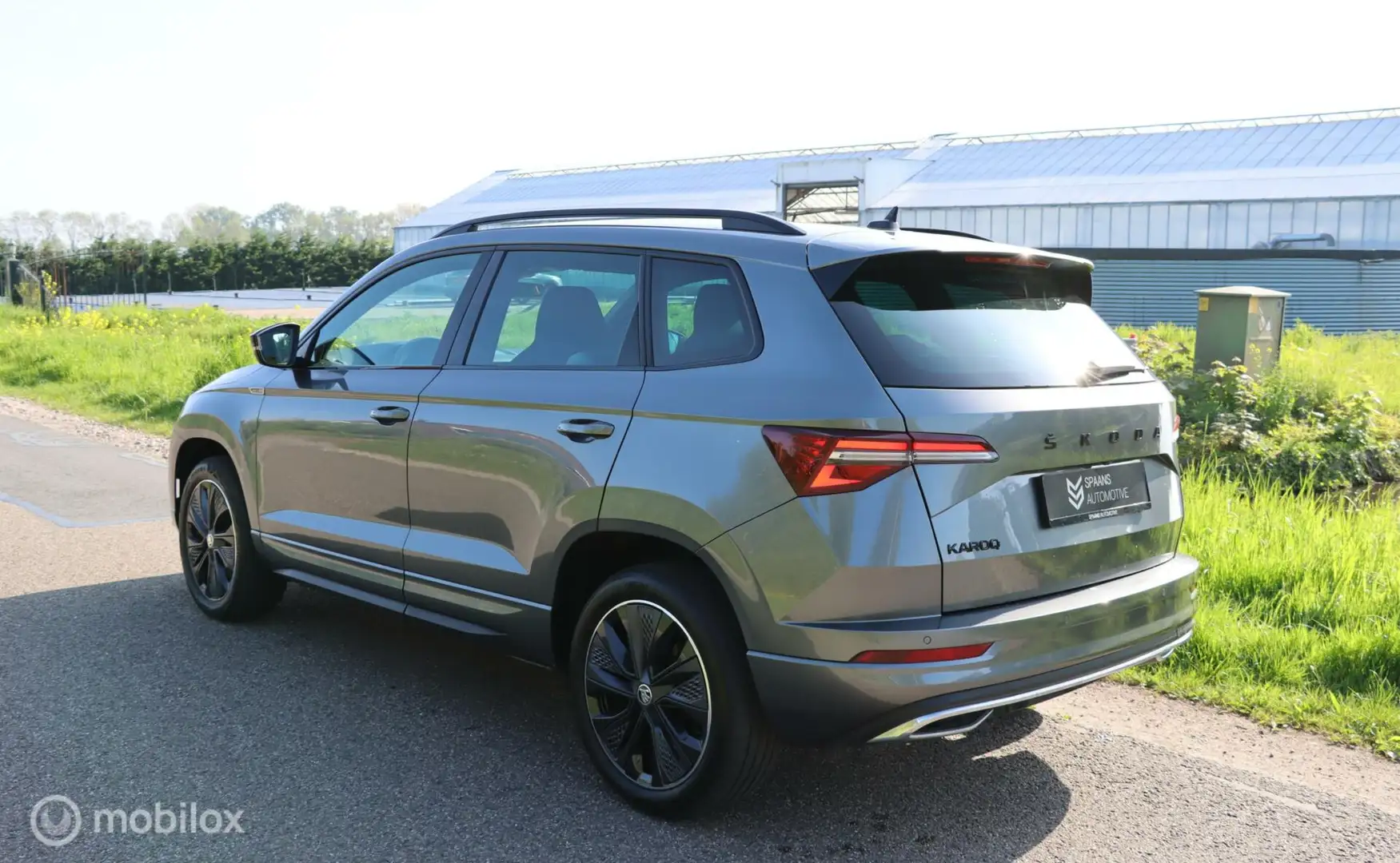 Skoda Karoq 1.5 TSI ACT Sportline / Trekh. / Navi / Carplay Gris - 2