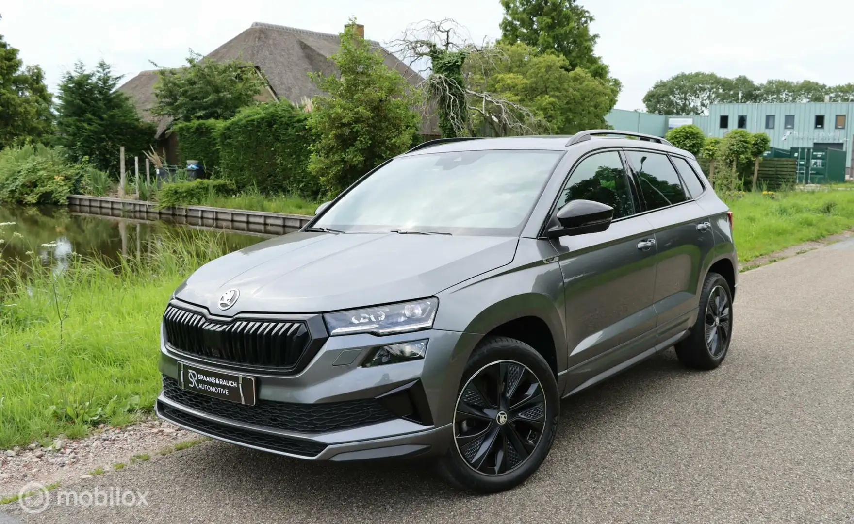 Skoda Karoq 1.5 TSI ACT Sportline / Trekh. / Navi / Carplay Gris - 1