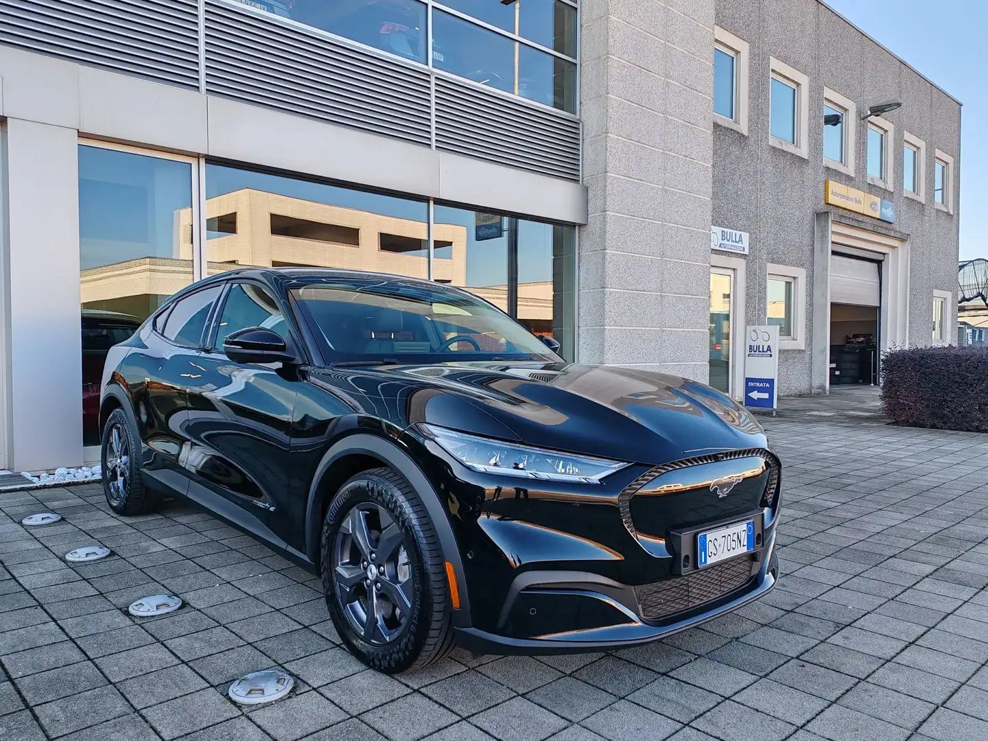 Ford Mustang Mach-E Standard Range 269cv Fari LED Pelle Camere 360° Nero - 2