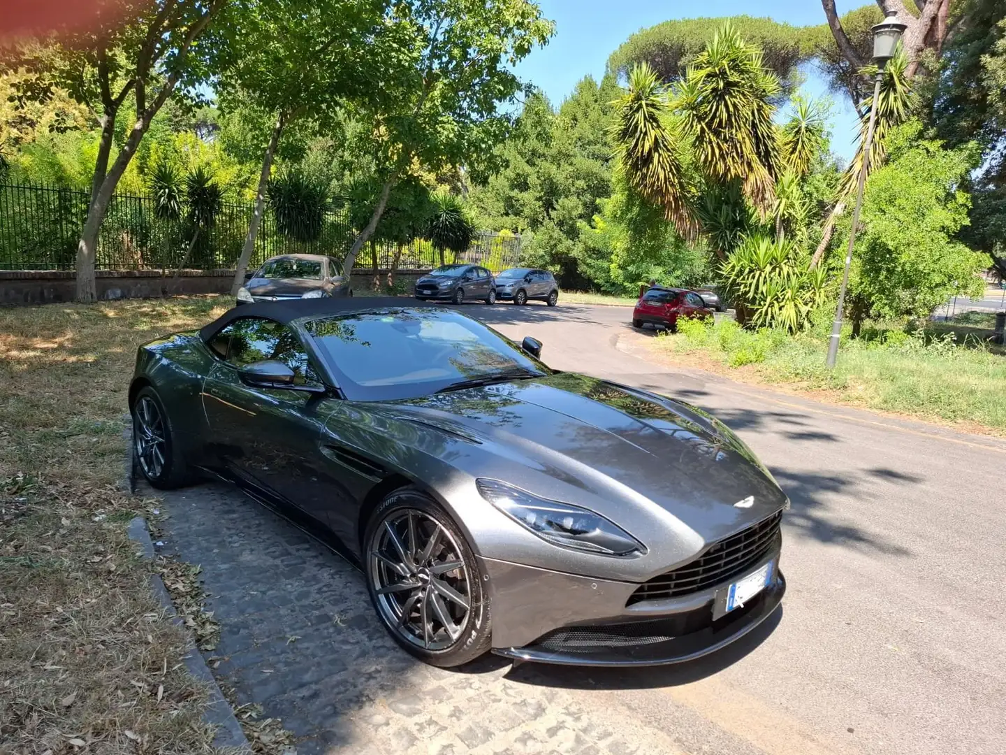Aston Martin DB11 DB11 Volante 4.0 V8 auto Grigio - 2