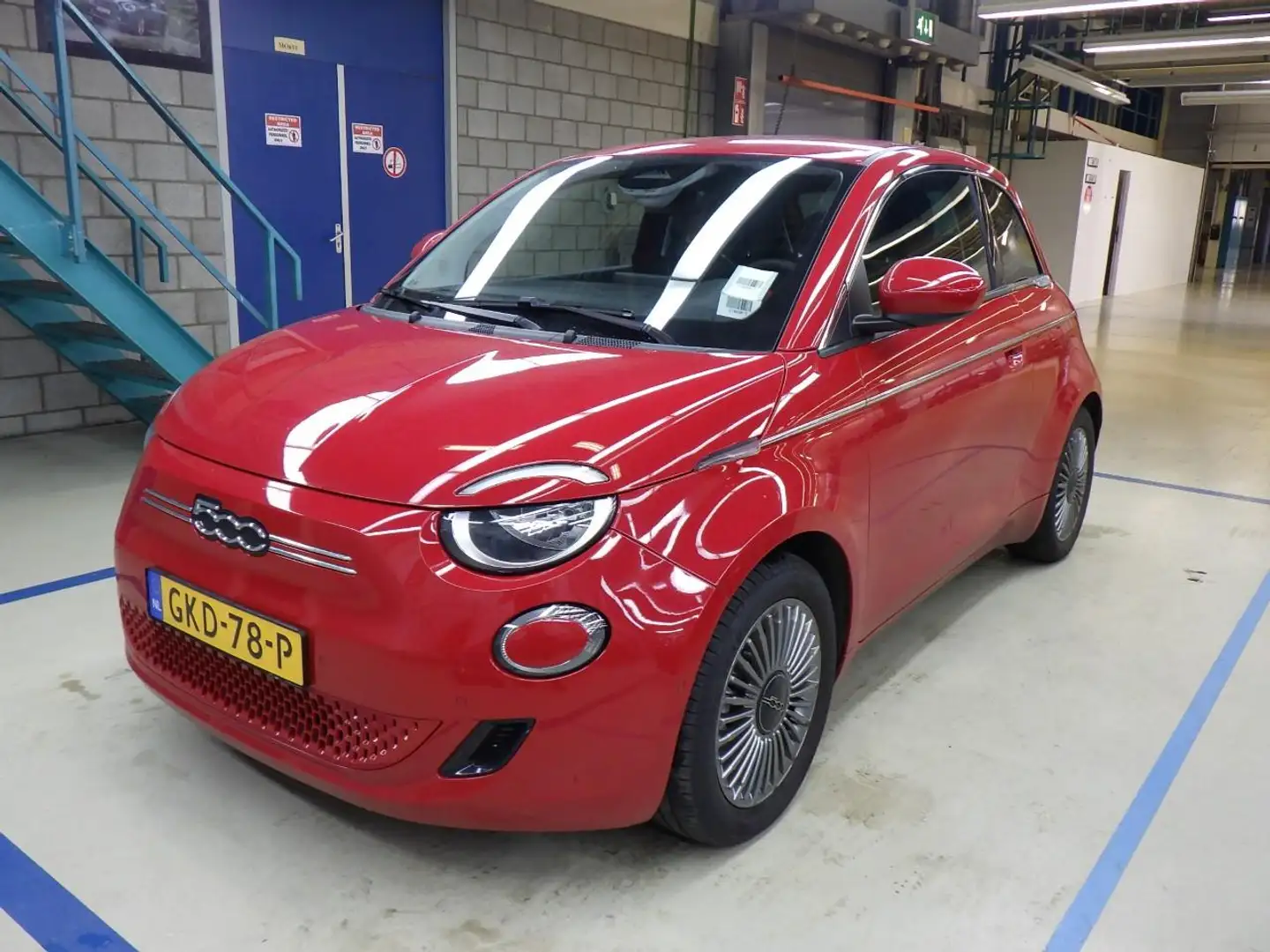 Fiat 500e 42 kWh 3 Fase | Pack Style + Pack Comfort | Naviga Rood - 1