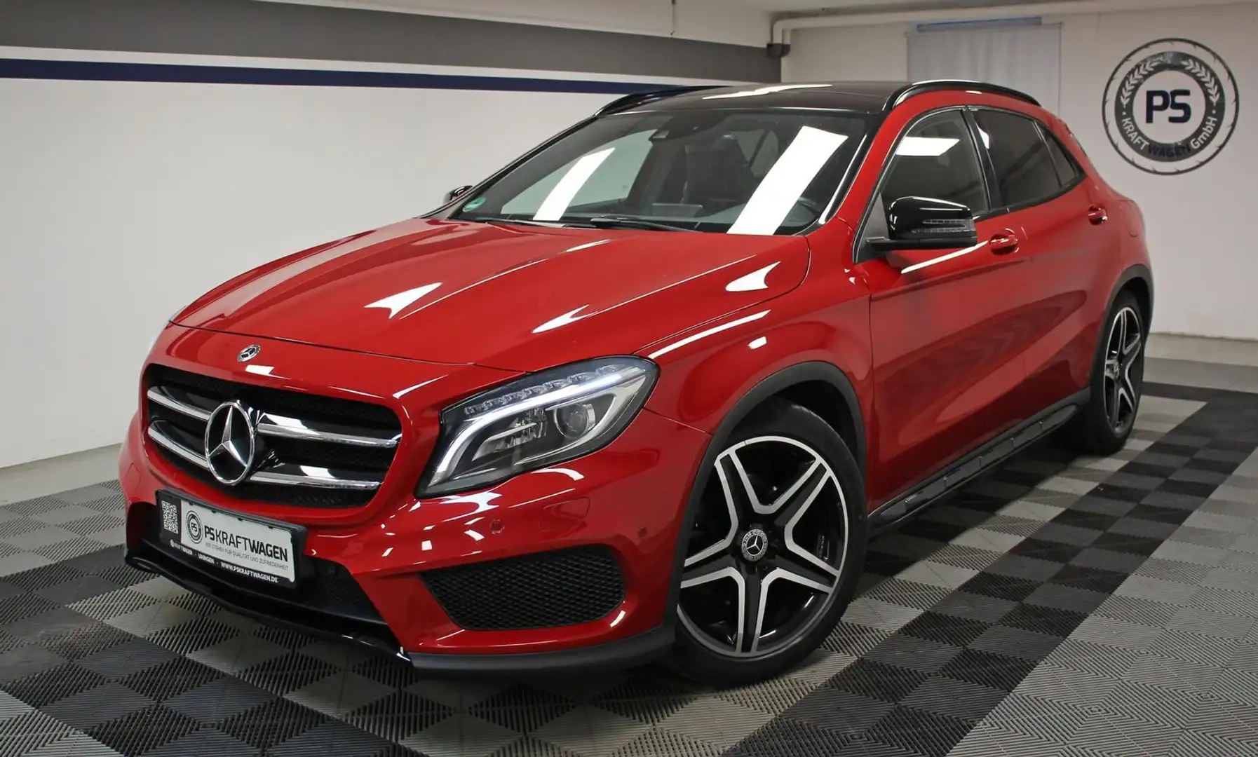Mercedes-Benz GLA 220 4MATIC AMG PANO XENON KAMERA ALCANTARA Rouge - 1
