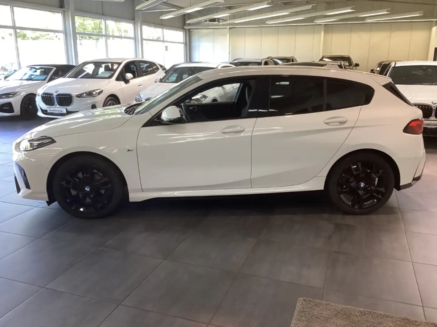 BMW 118 d F70 M Sport Pano adLED SHZ Alarm ad.M-FW Sonnens Weiß - 2