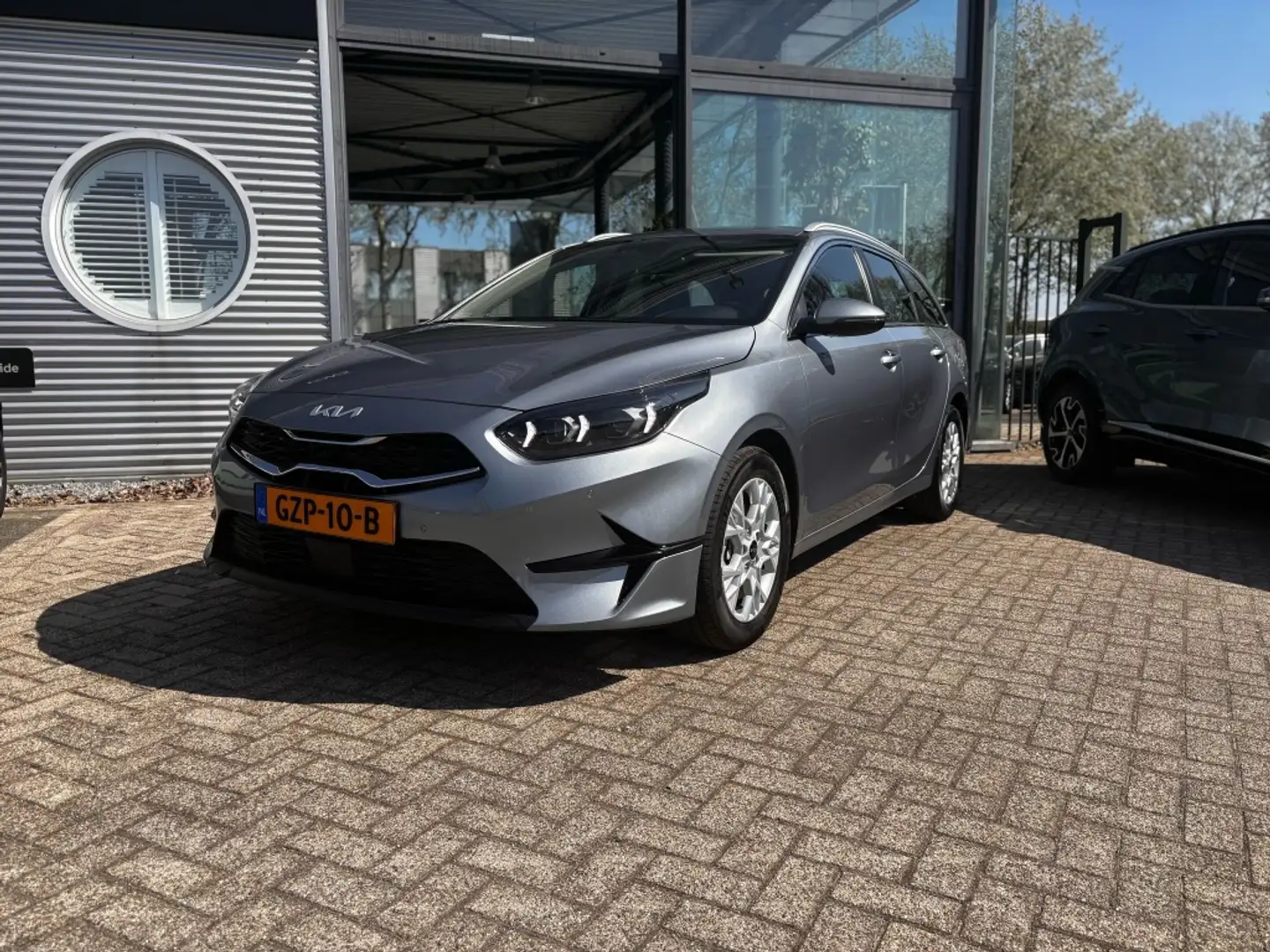Kia Ceed SW / cee'd SW Sportswagon 1.5 T-GDi DynamicLine Automaat, Apple Grijs - 2