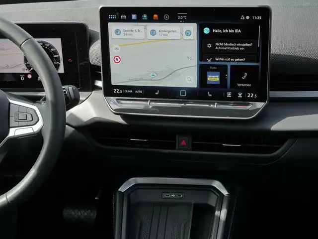 Volkswagen T-Roc view 6