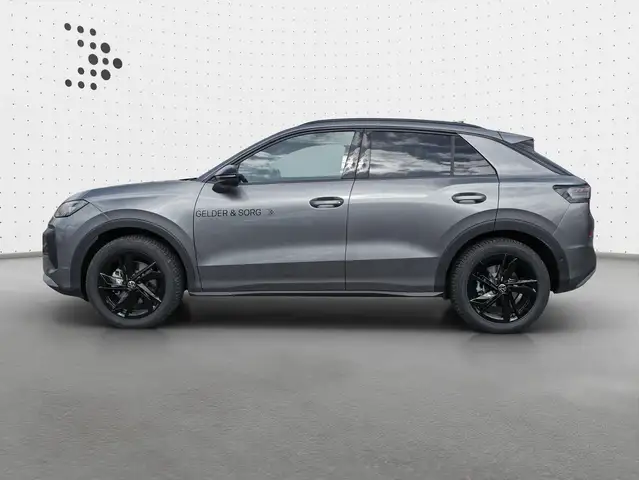 Volkswagen T-Roc view 3