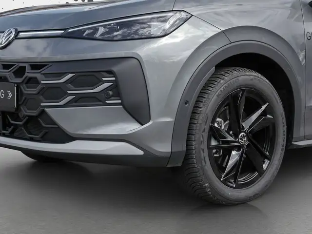 Volkswagen T-Roc view 13