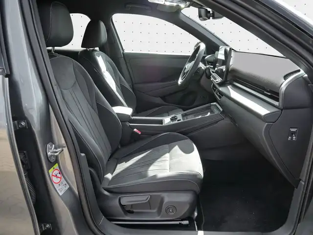 Volkswagen T-Roc view 4