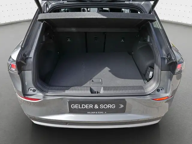 Volkswagen T-Roc view 11