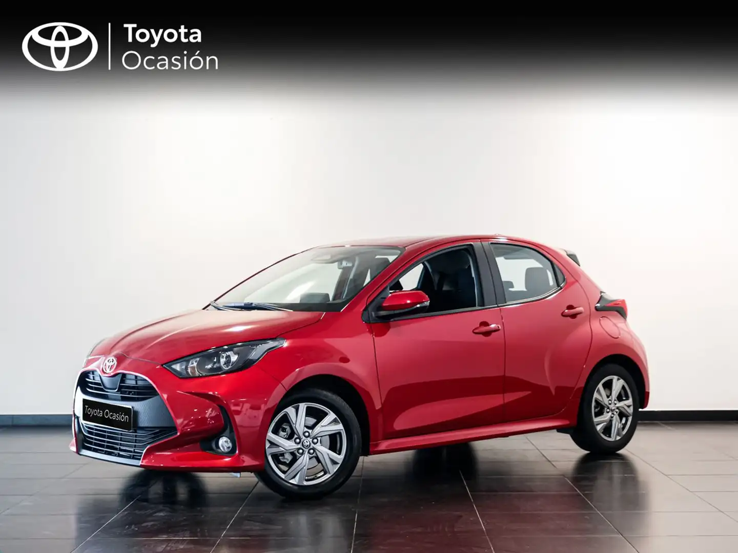 Toyota Yaris 120H Active Plus Rojo - 1