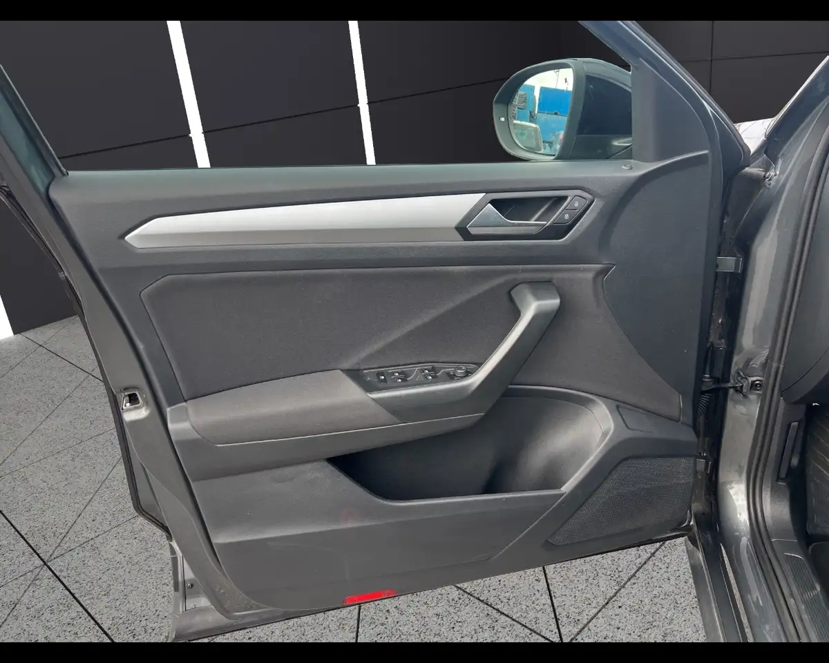 Volkswagen T-Roc 1.0 TSI Life 15