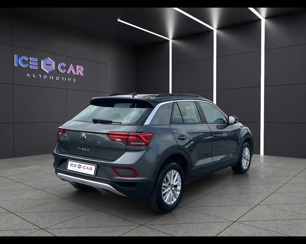 Volkswagen T-Roc 1.0 TSI Life 5