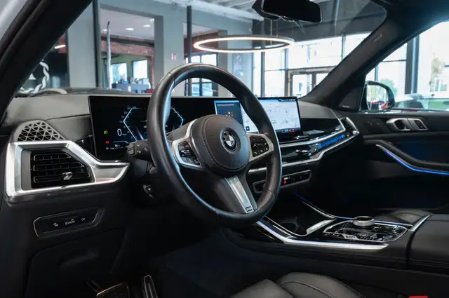 BMW X7 view 12