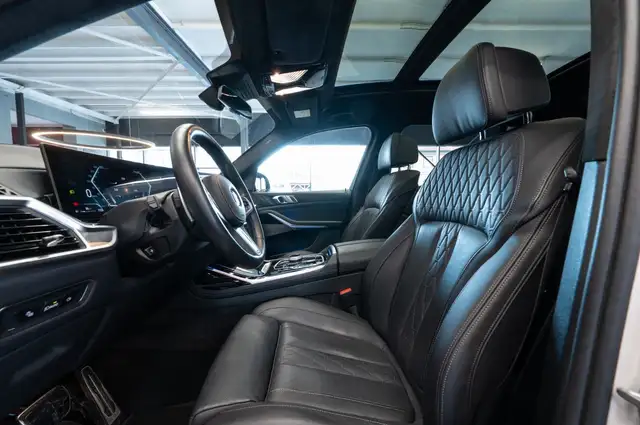 BMW X7 view 13