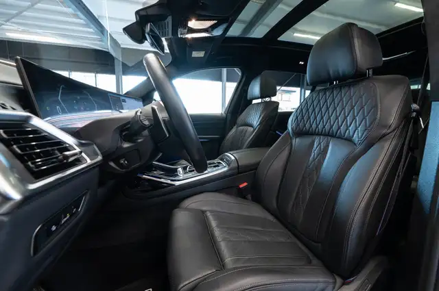 BMW X7 view 14