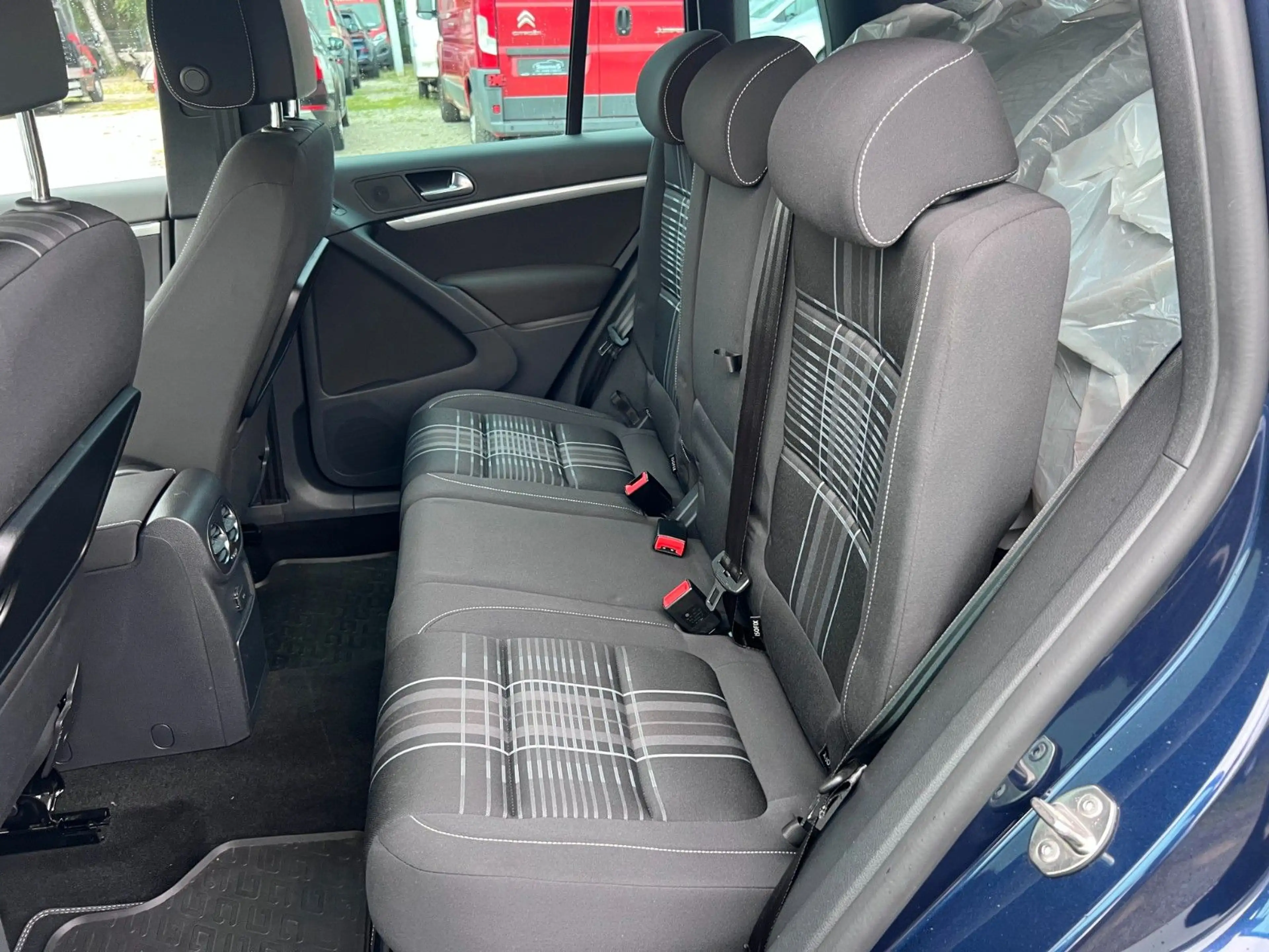 Volkswagen Tiguan 1.4 TSI Lounge Sport & Style AHK Xenon — photo 11