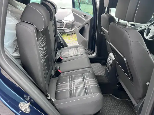 Volkswagen Tiguan view 12
