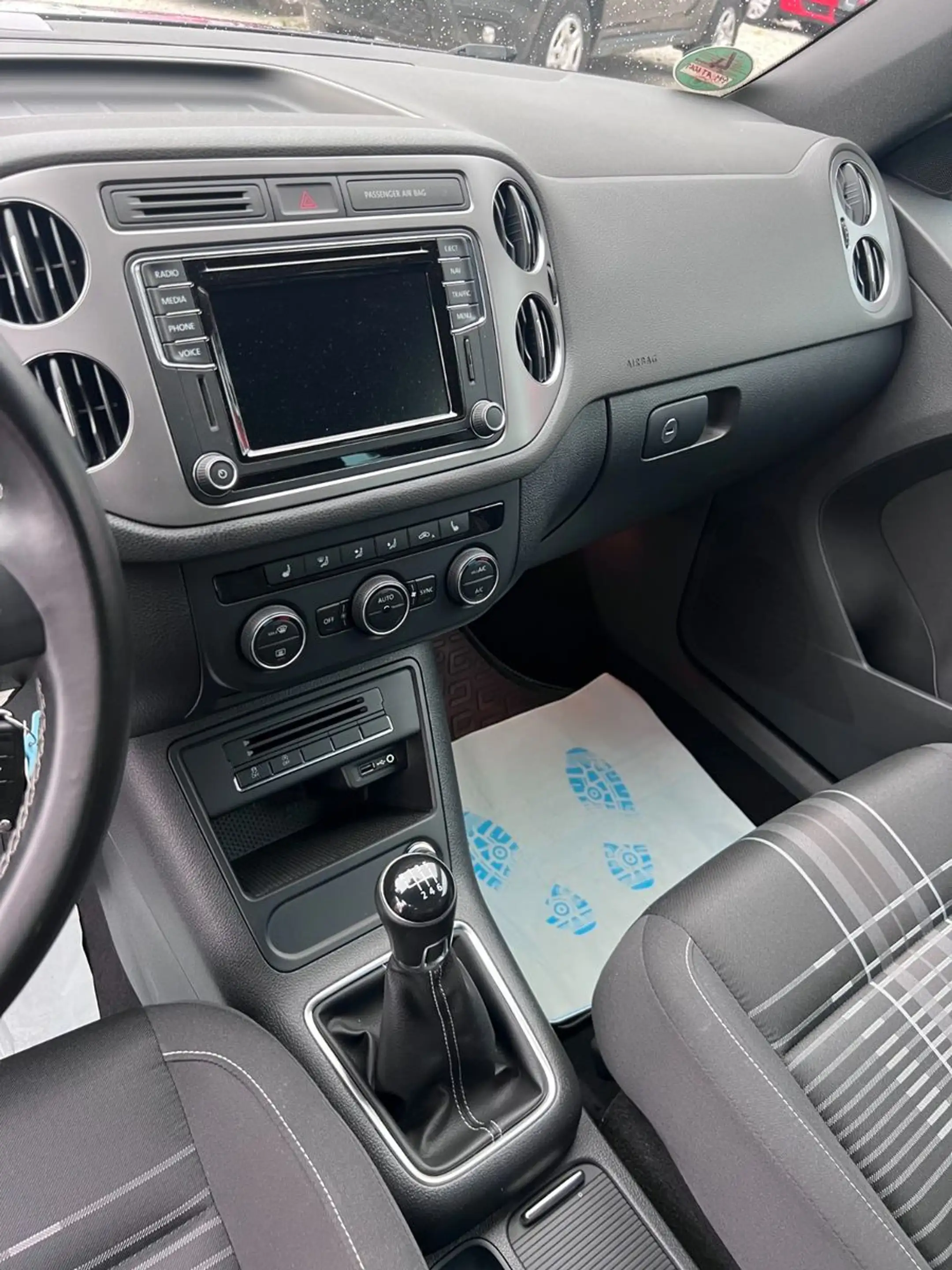 Volkswagen Tiguan 1.4 TSI Lounge Sport & Style AHK Xenon — photo 14