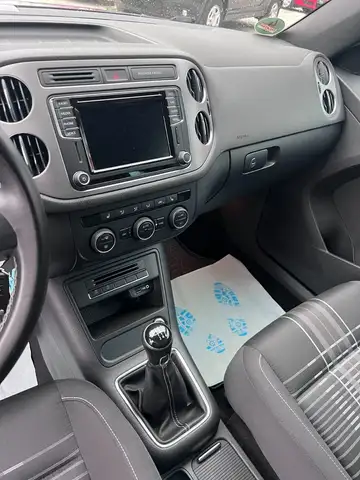 Volkswagen Tiguan view 14
