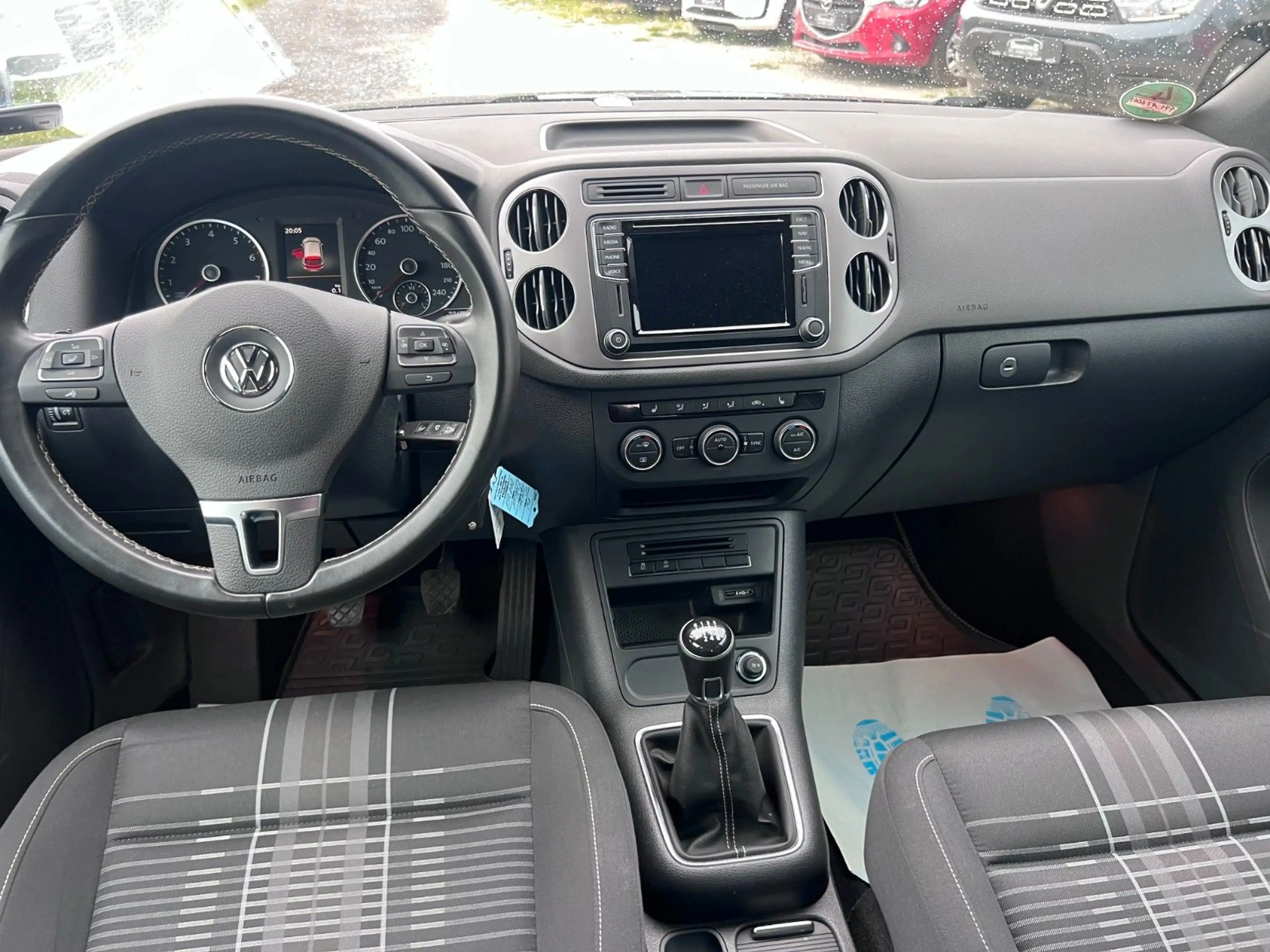 Volkswagen Tiguan 1.4 TSI Lounge Sport & Style AHK Xenon — photo 9