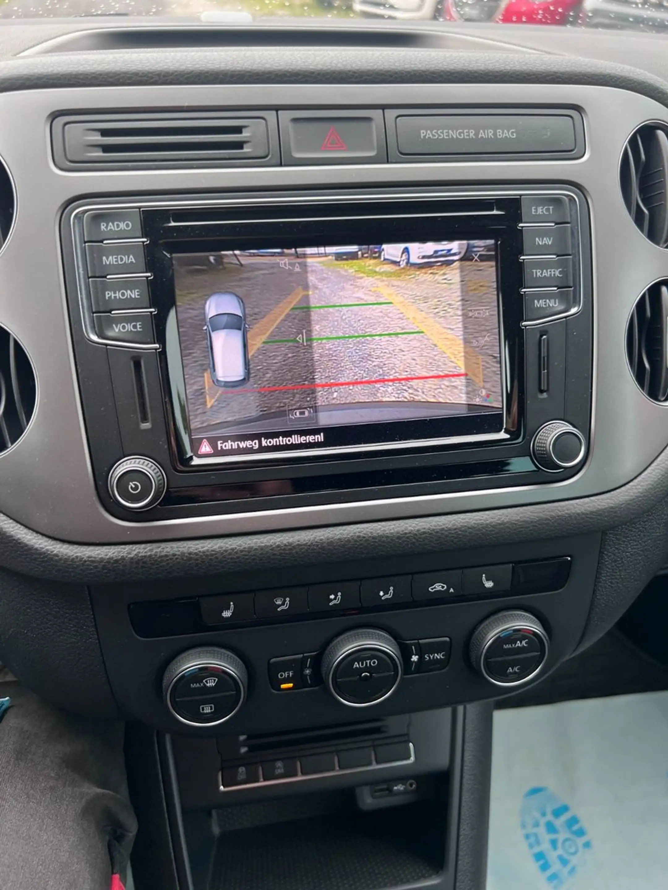 Volkswagen Tiguan 1.4 TSI Lounge Sport & Style AHK Xenon — photo 16