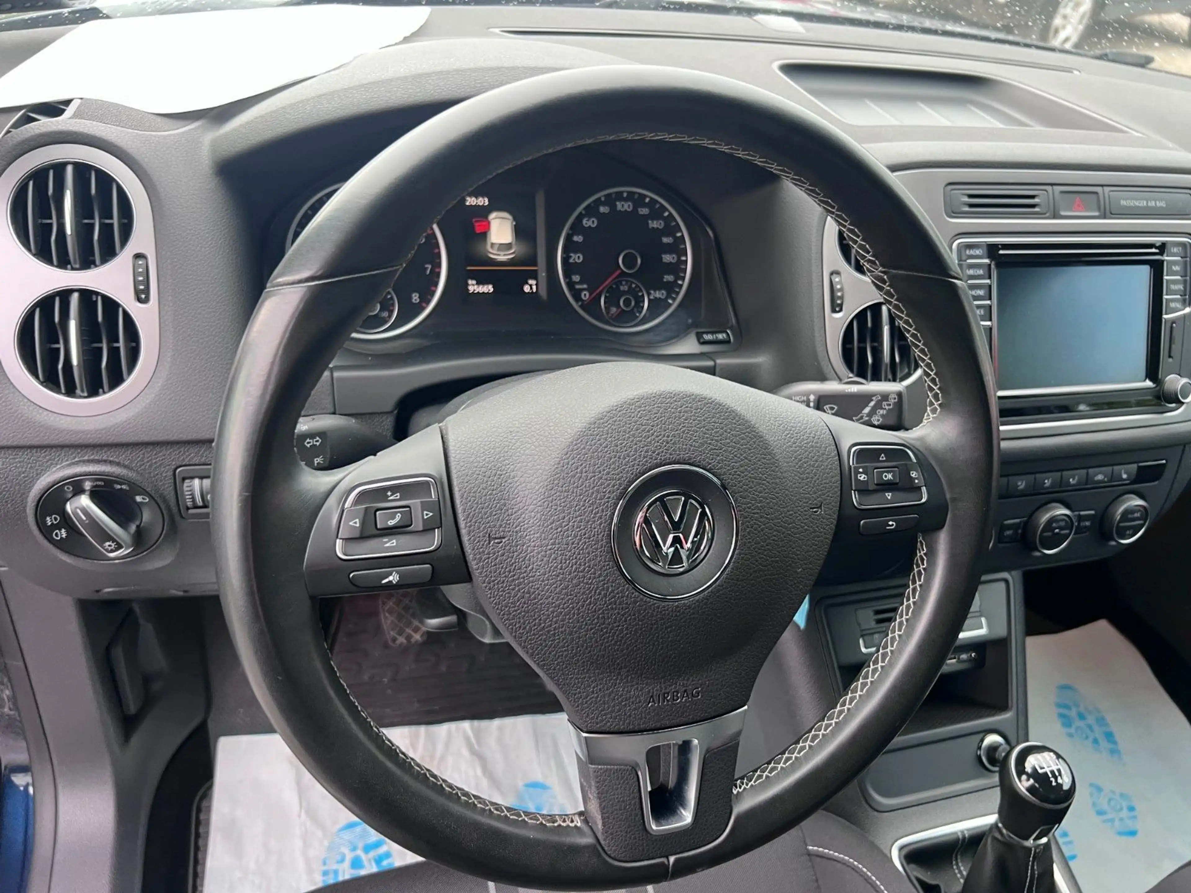 Volkswagen Tiguan 1.4 TSI Lounge Sport & Style AHK Xenon — photo 15
