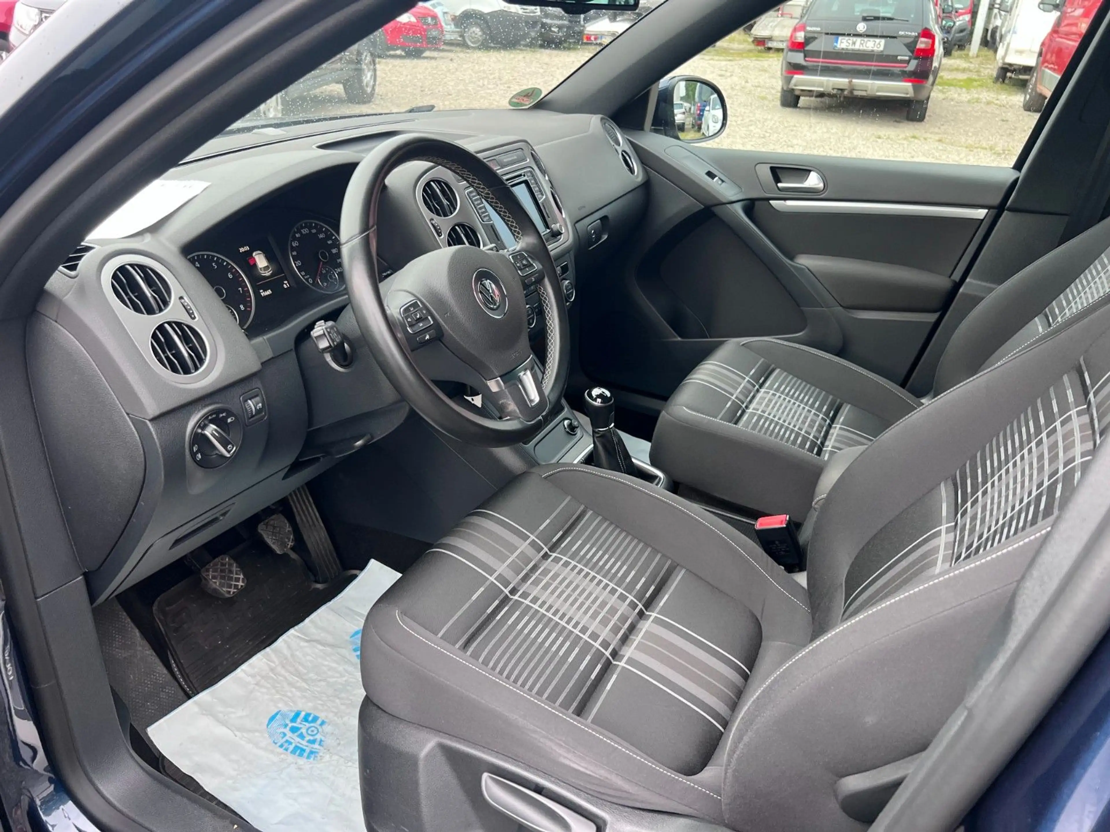Volkswagen Tiguan 1.4 TSI Lounge Sport & Style AHK Xenon — photo 8
