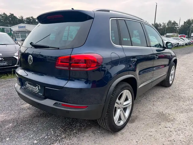Volkswagen Tiguan view 4
