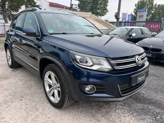 Volkswagen Tiguan view 3