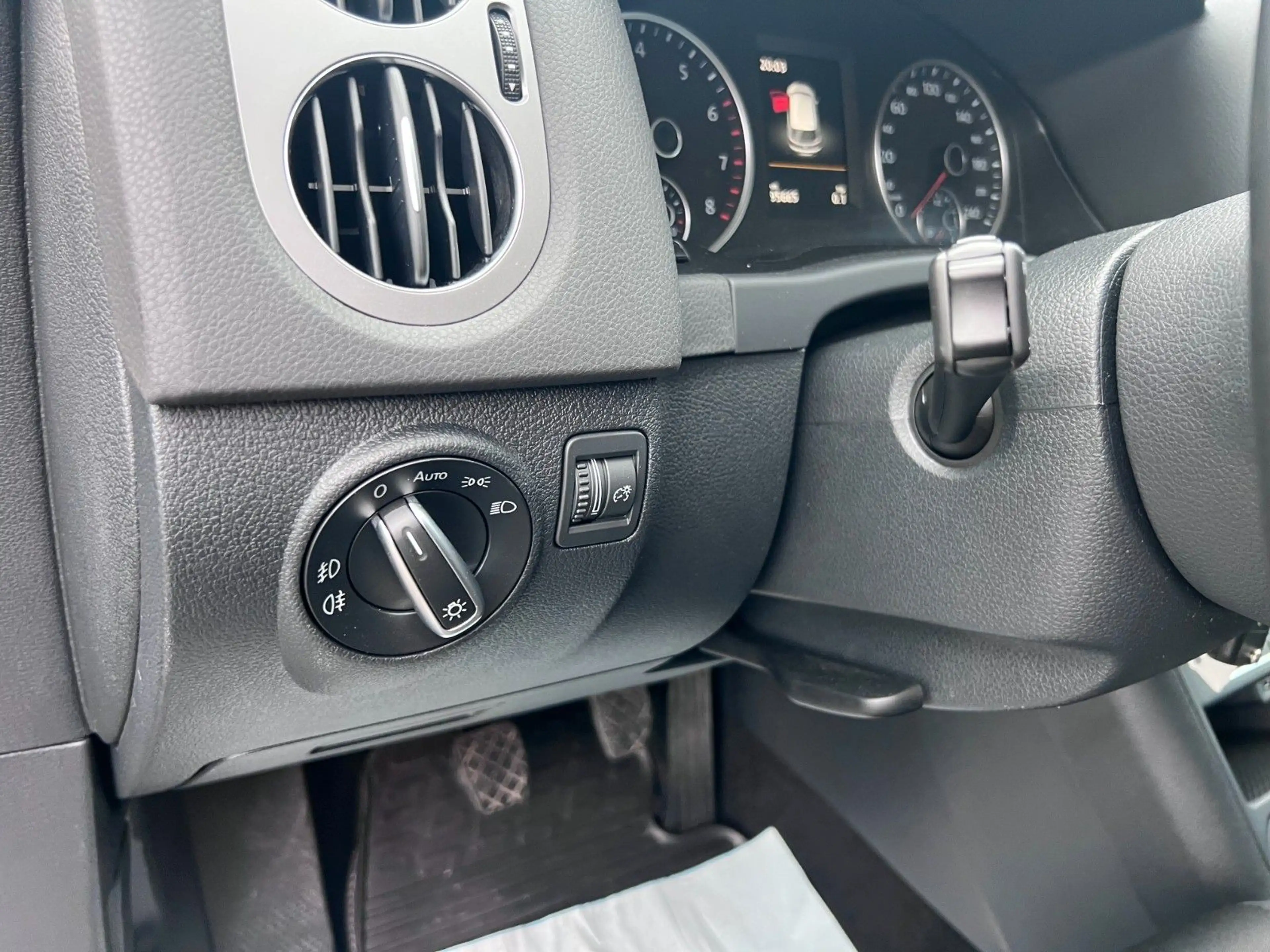 Volkswagen Tiguan 1.4 TSI Lounge Sport & Style AHK Xenon — photo 20